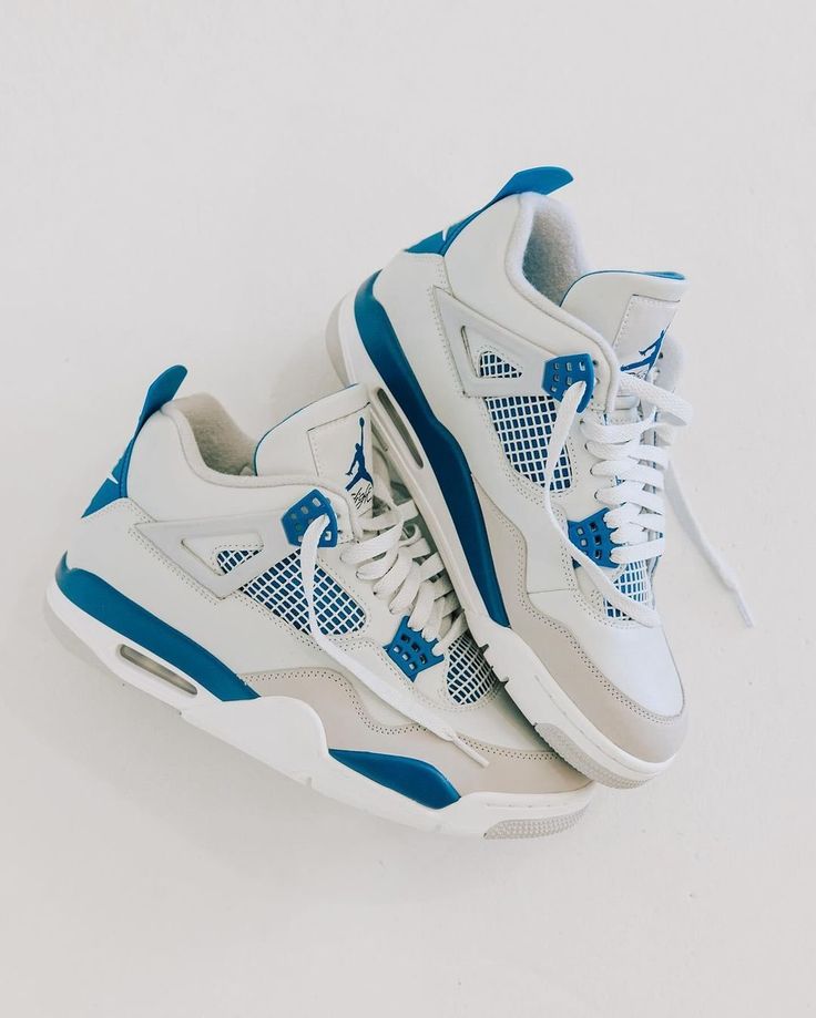 "Jordan 4 Military Blue: De Terugkeer van een Cultfavoriet"