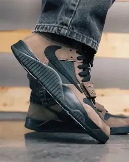 "Travis Scott x Air Jordan 1 Dark Mocha: De Must-Have Sneaker van het Jaar"