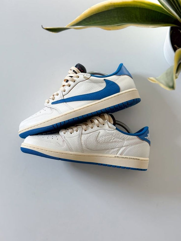<p>Nike <em>Travis Scott</em></p>