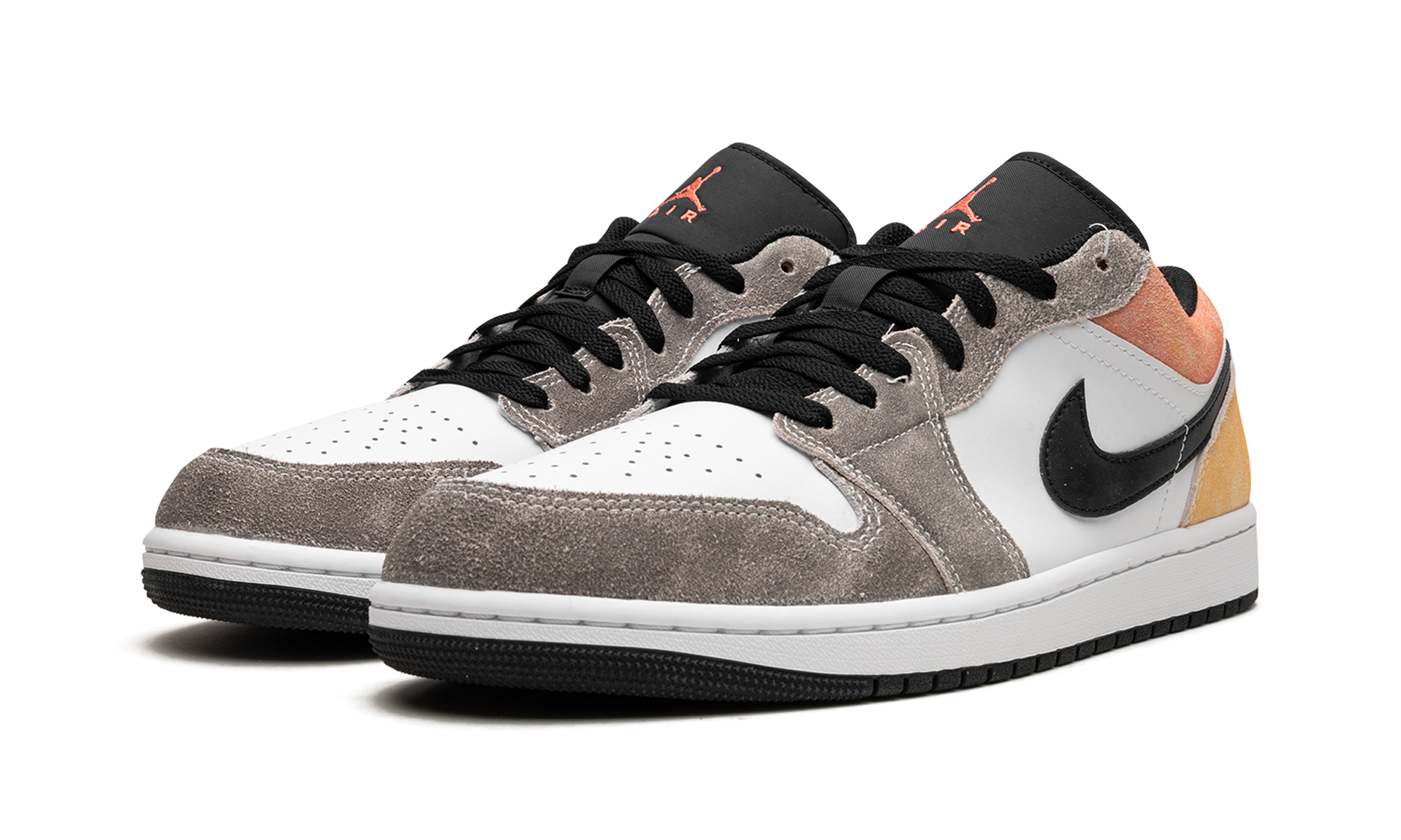 Air Jordan 1 Low SE Flight Club - resellguru.app