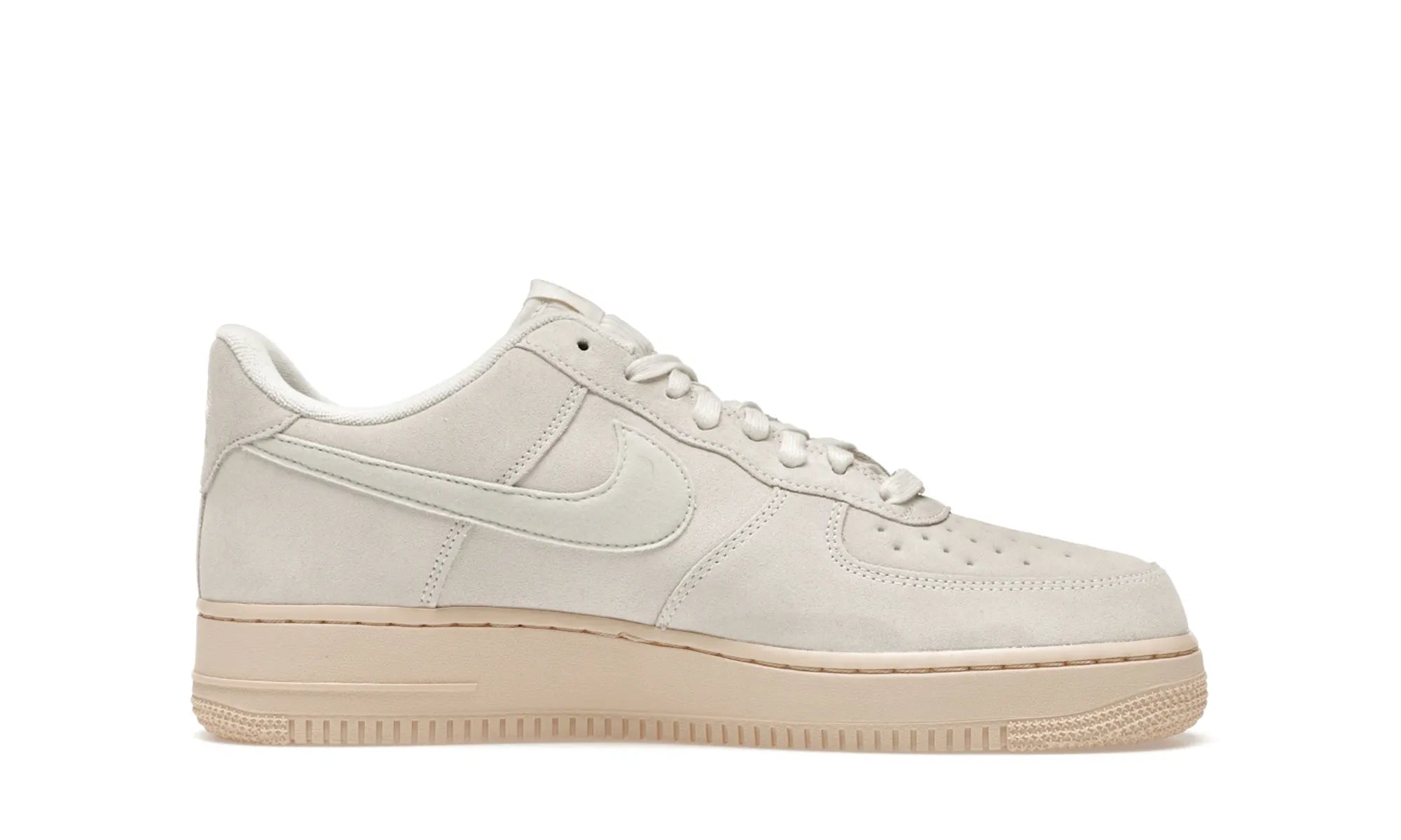 Nike Air Force 1 Low Winter Premium Summit White Suede - resellguru.app