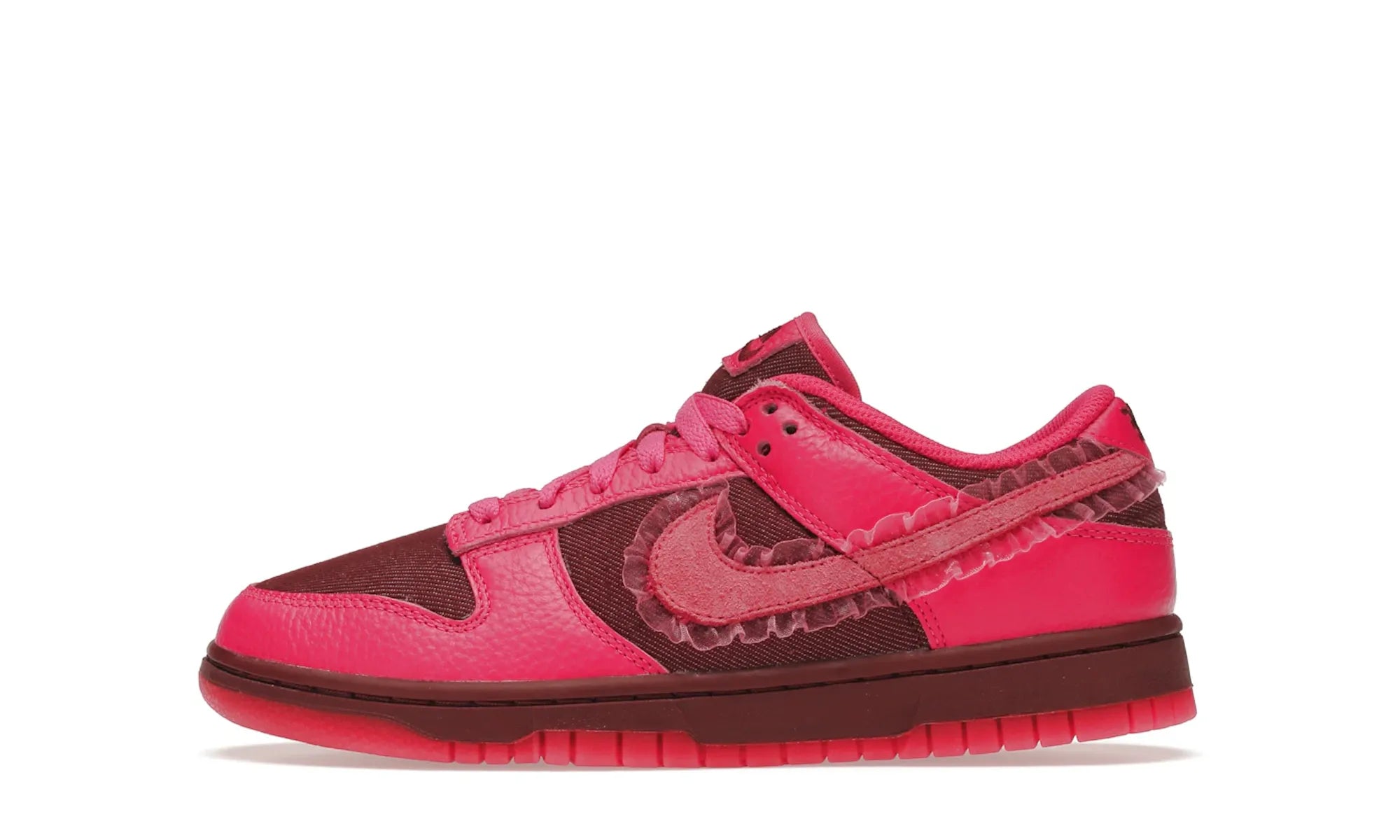 Nike Dunk Low Valentine's Day (2022) - resellguru.app