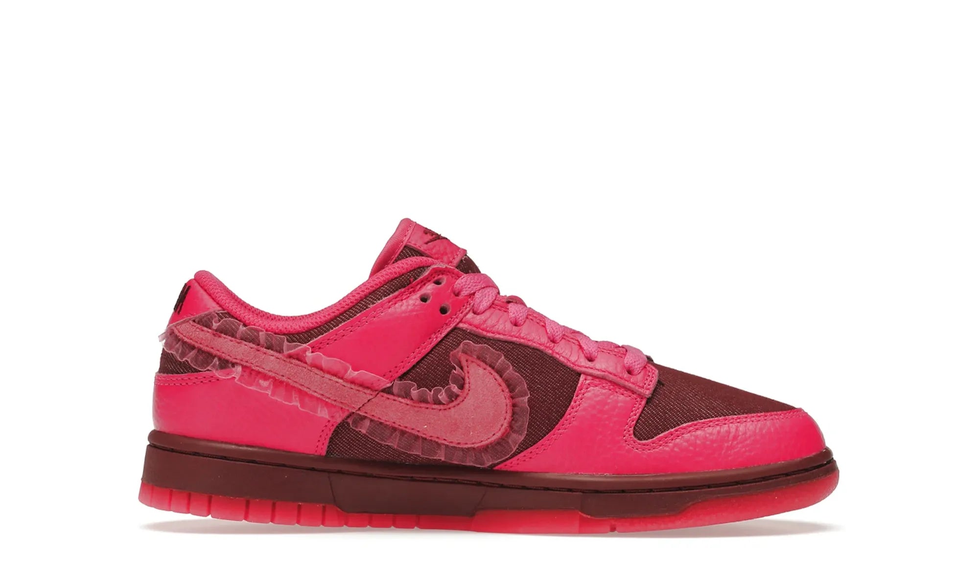 Nike Dunk Low Valentine's Day (2022) - resellguru.app