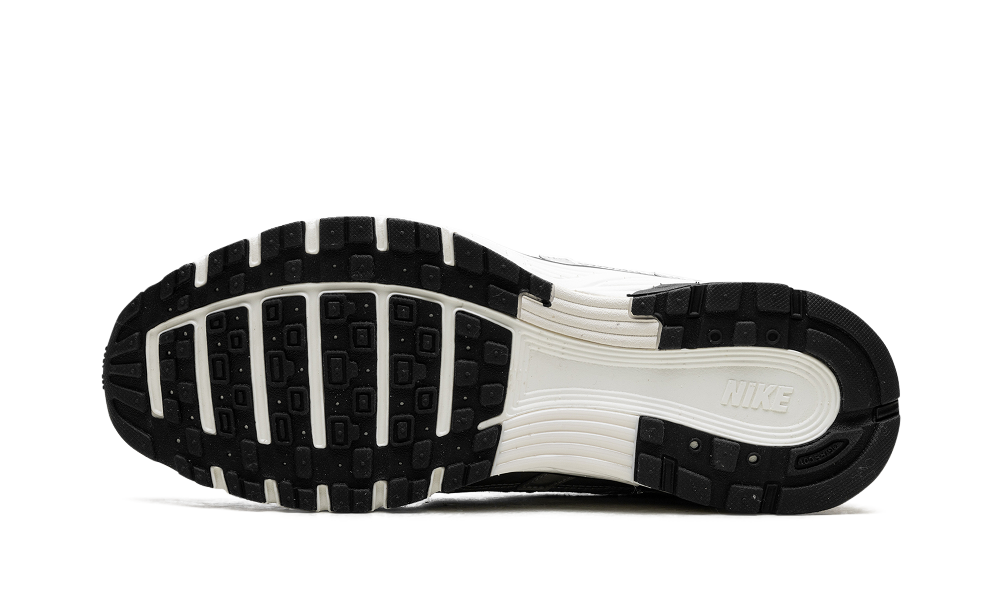 Nike P-6000 Metallic Silver - resellguru.app