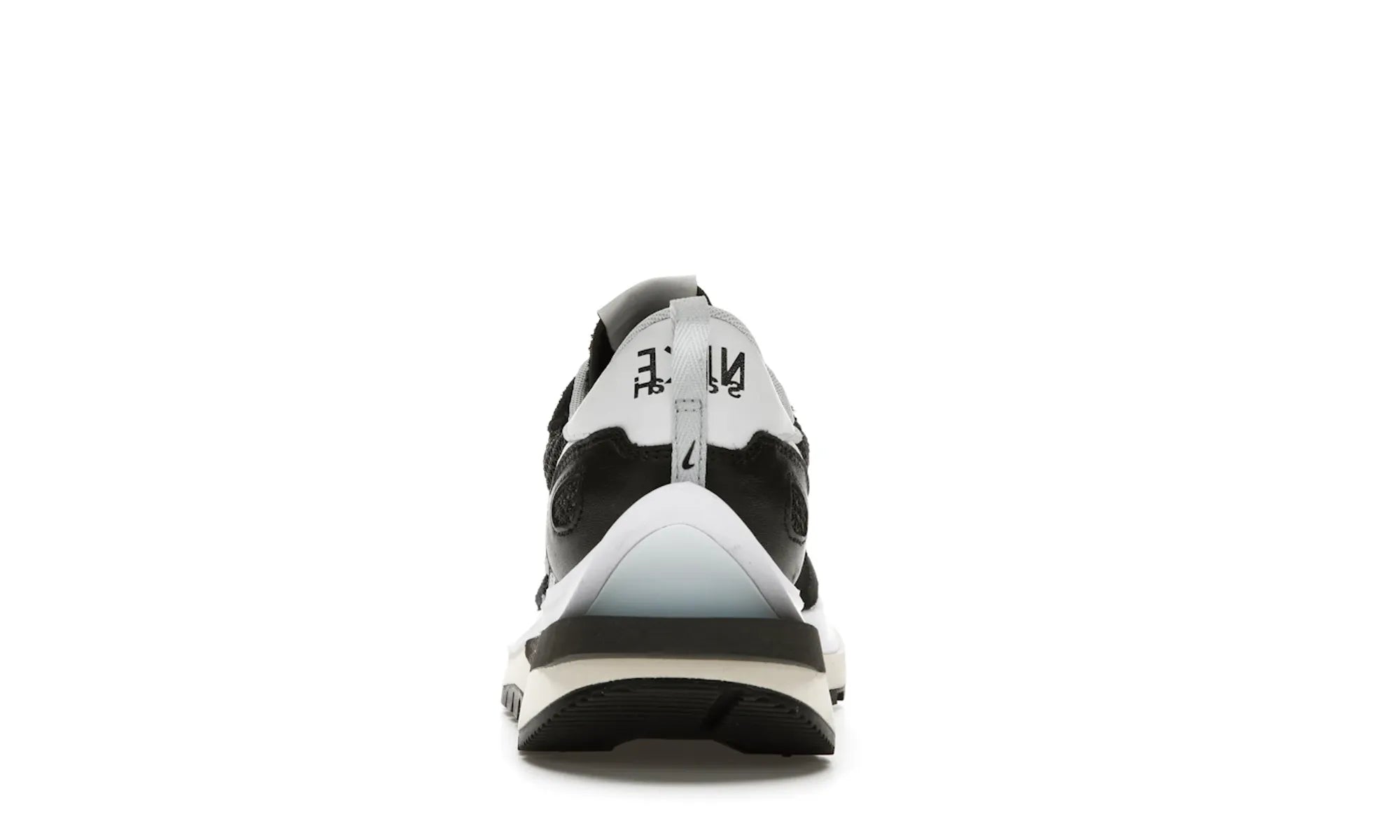 Nike Vaporwaffle sacai Black White - resellguru.app