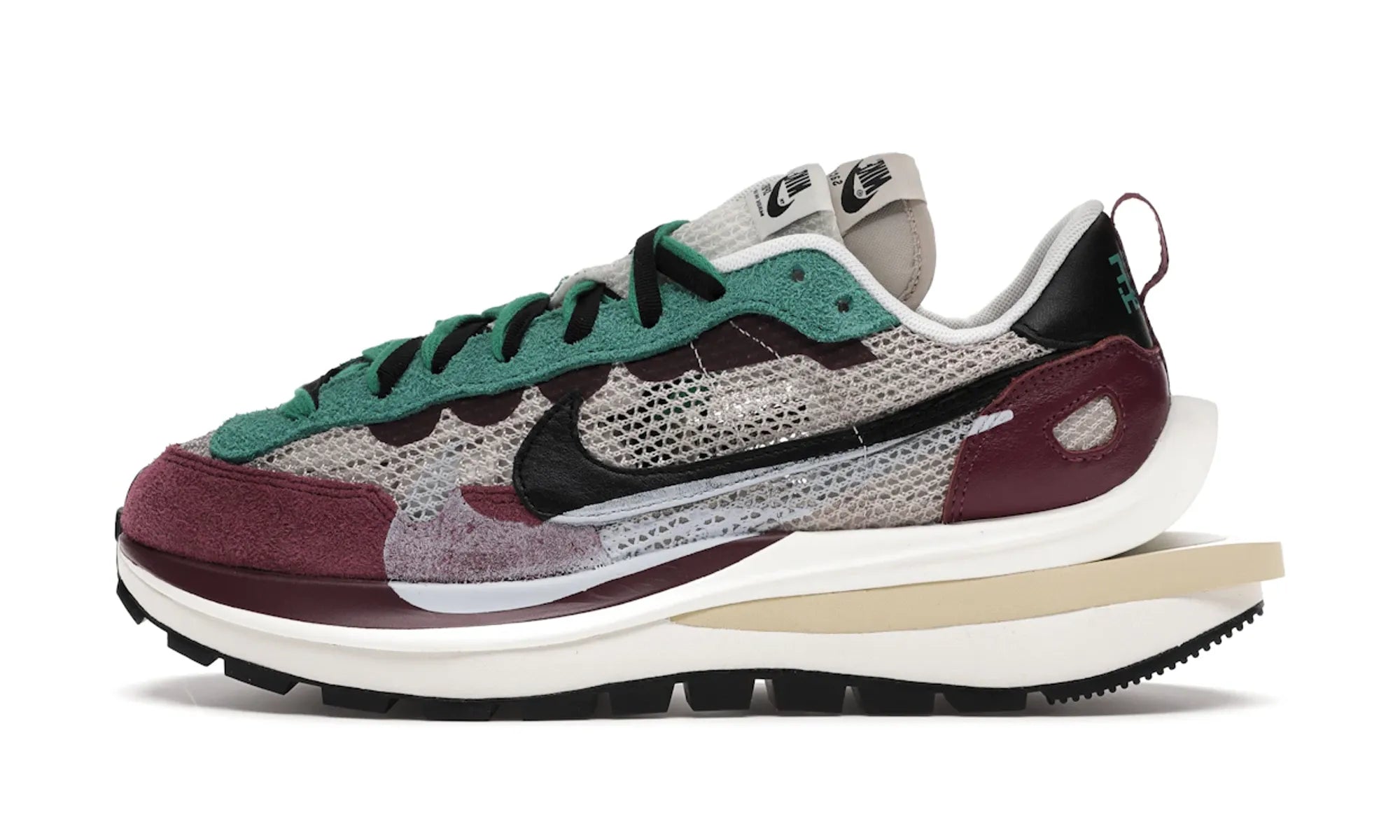 Nike Vaporwaffle sacai Villain Red Neptune Green - resellguru.app