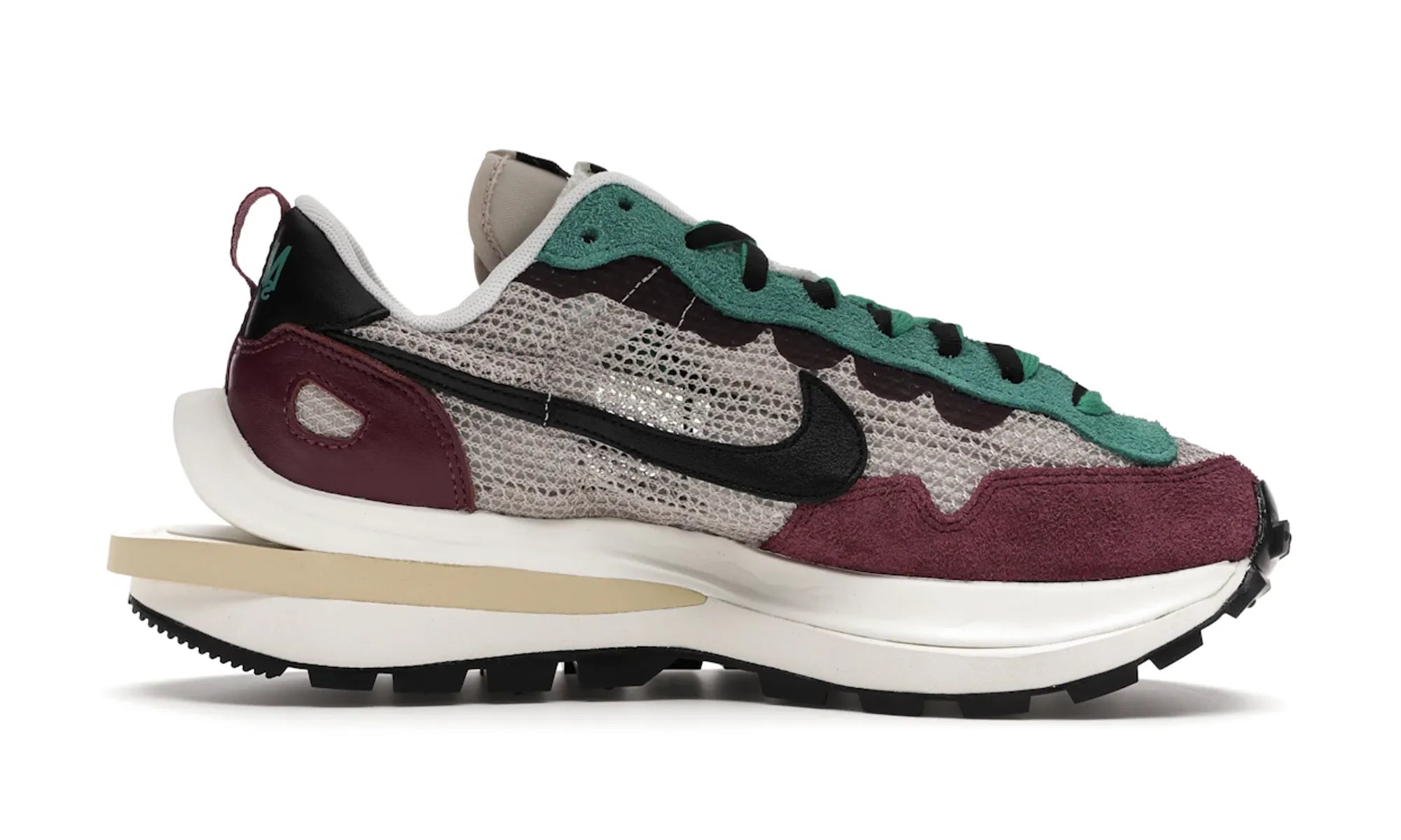 Nike Vaporwaffle sacai Villain Red Neptune Green - resellguru.app