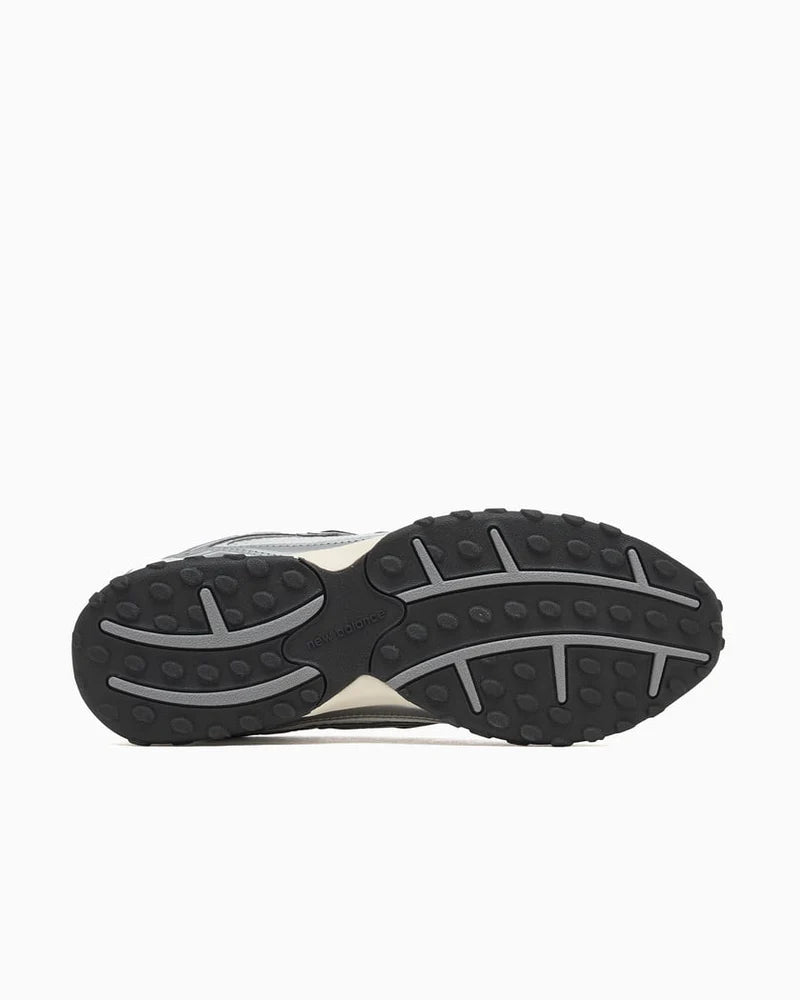 New Balance 204L Silver Metallic Black