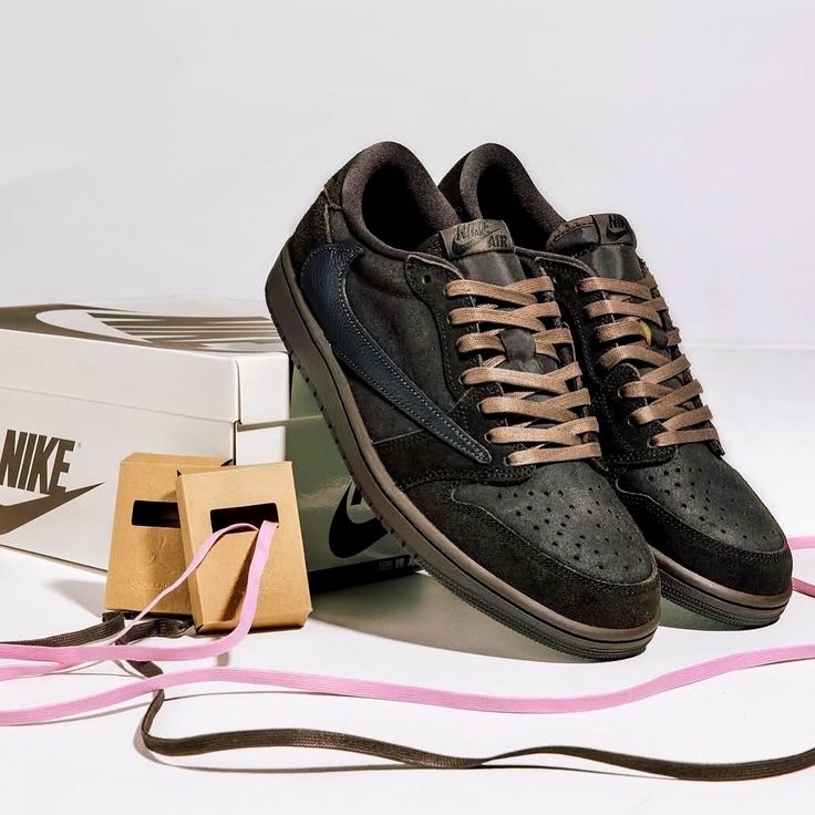 Air Jordan 1 Retro Low OG SP Travis Scott Velvet Brown