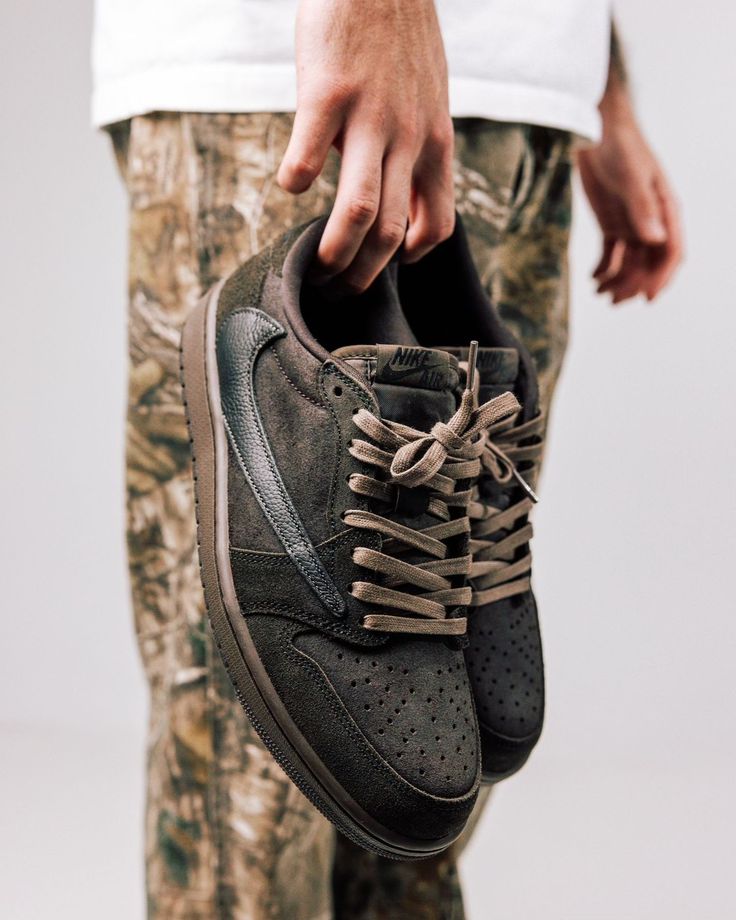 Air Jordan 1 Retro Low OG SP Travis Scott Velvet Brown