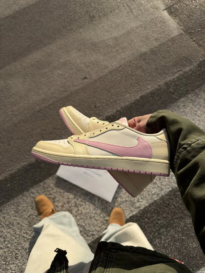 Nike Air Jordan 1 Retro Low OG SP Travis Scott Shy Pink