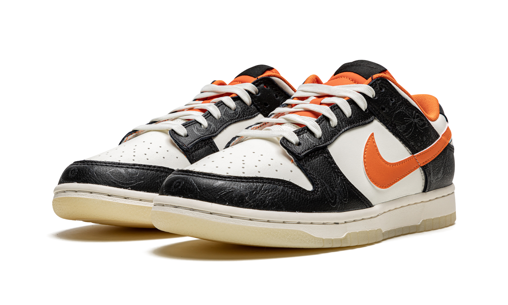 Nike Dunk Low PRM Halloween (2021) - resellguru.app