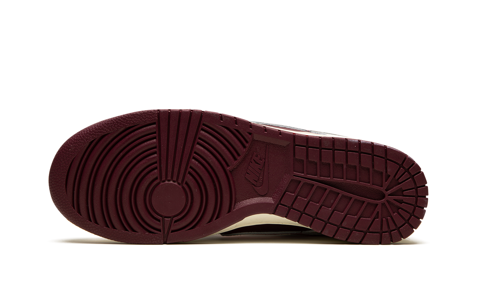 Nike Dunk Low Retro PRM Valentine's Day (2023) - resellguru.app