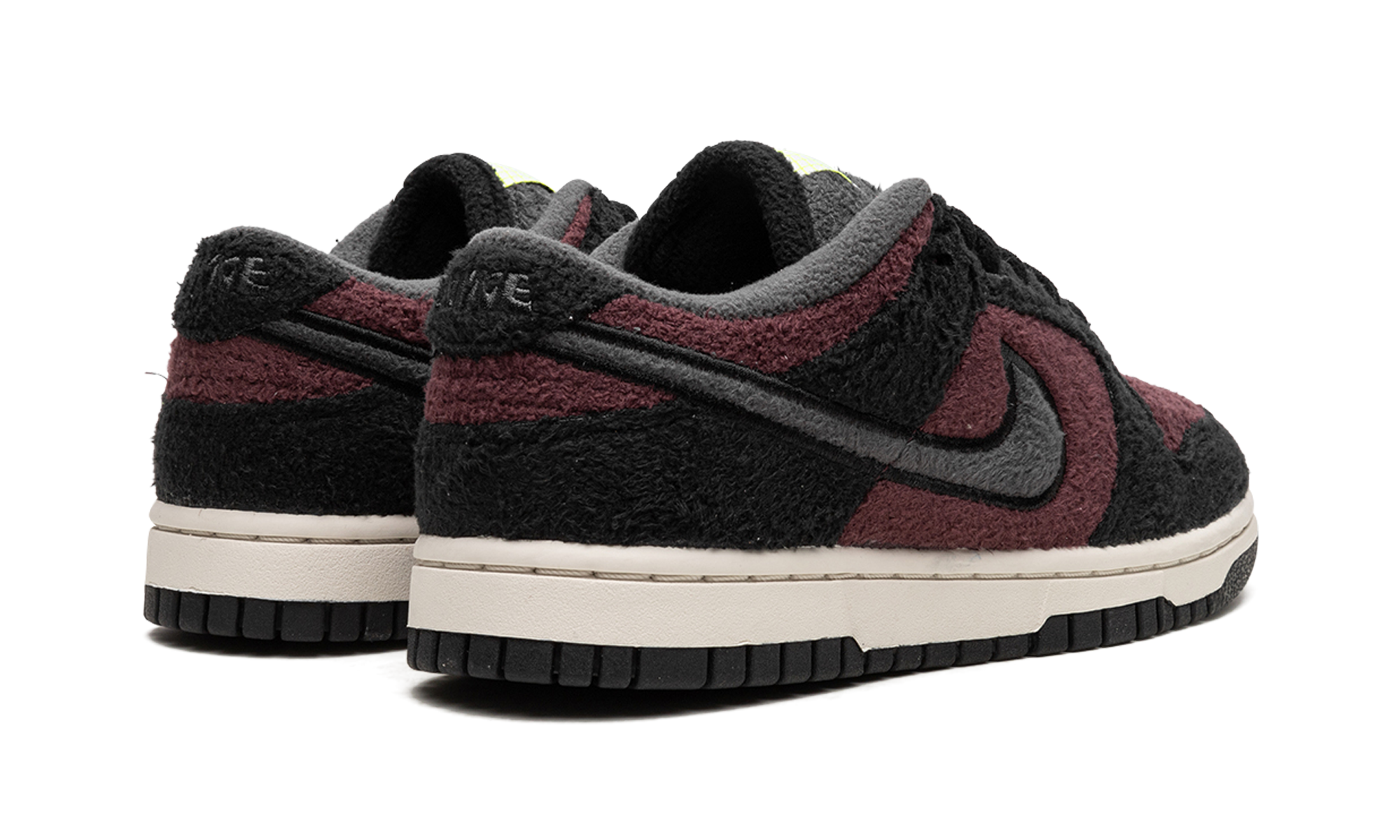 Nike Dunk Low SE Fleece Pack Burgundy Crush - resellguru.app