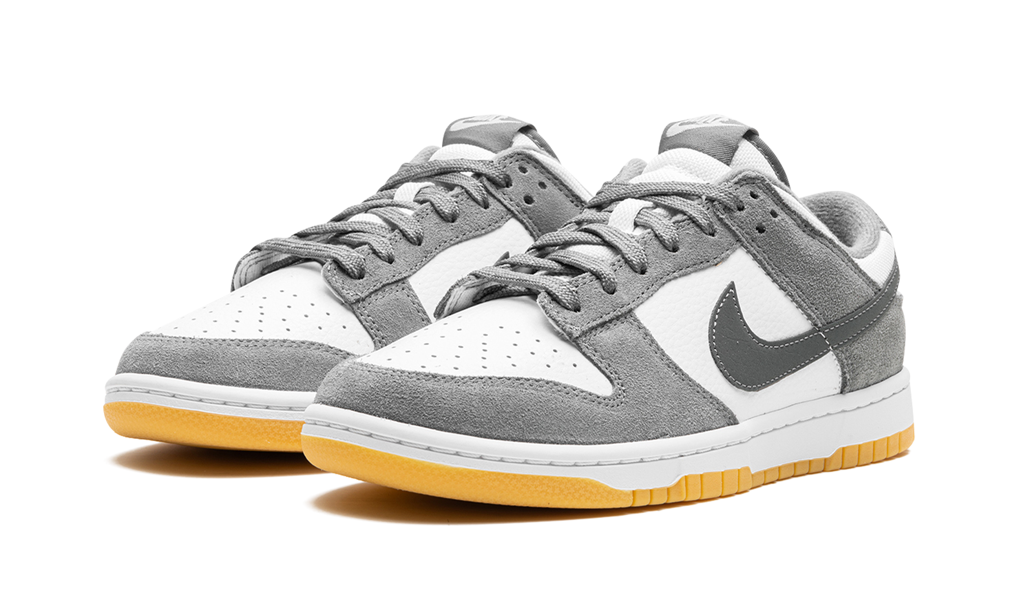 Nike Dunk Low Smoke Grey Gum 3M Swoosh - resellguru.app